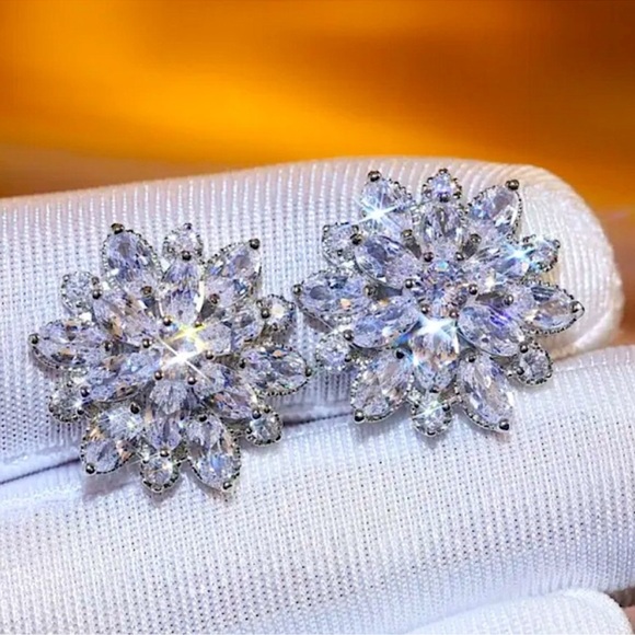 Sterling Silver 5CT Cubic Zircon Flower Snow Crystal Diamond Stud Earrings - Picture 9 of 10
